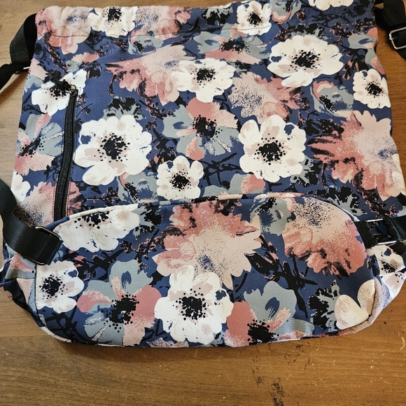 Lightweight Drawstring Floral Backpack Travel Theme Park - Picture 4 of 10